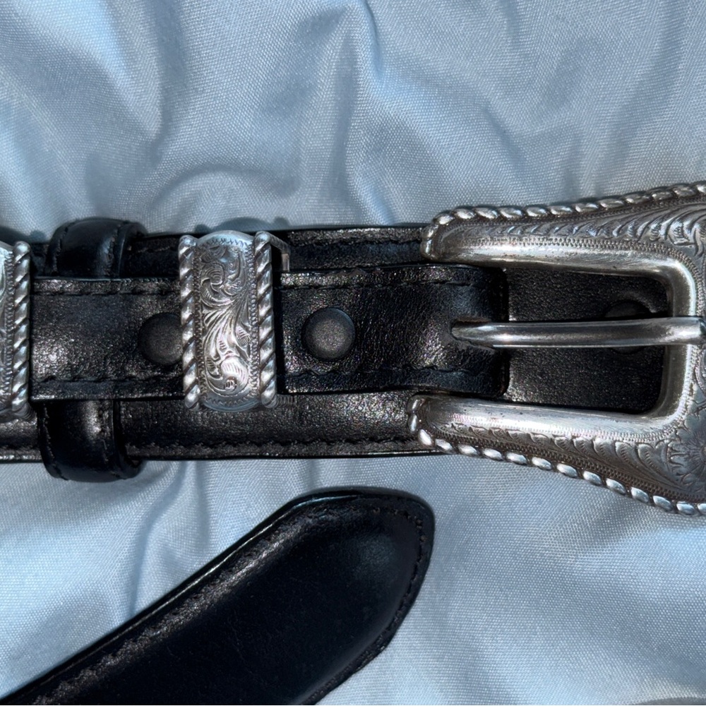 Elegant western Black Leather Belt with Silver Buckle - Picture 6 of 9